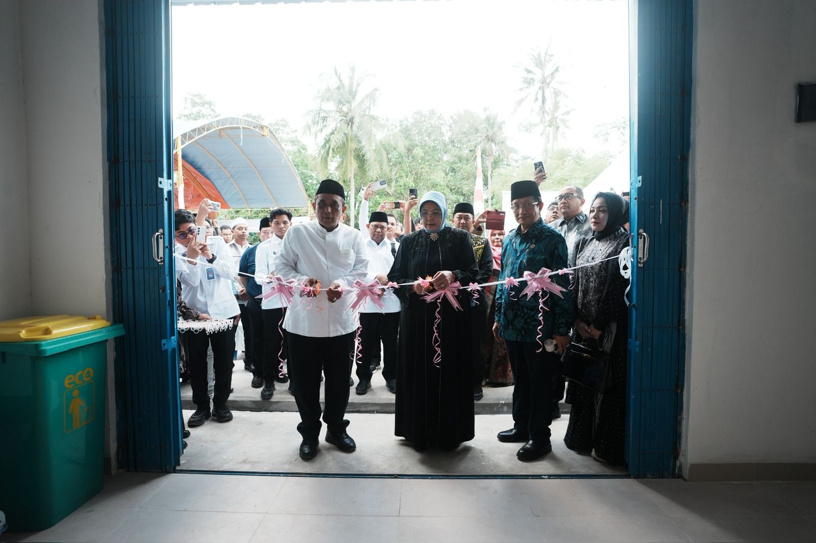 Dapur Makan Bergizi Gratis Pertama di Bone Diresmikan, Layani Ribuan Santri Pesantren